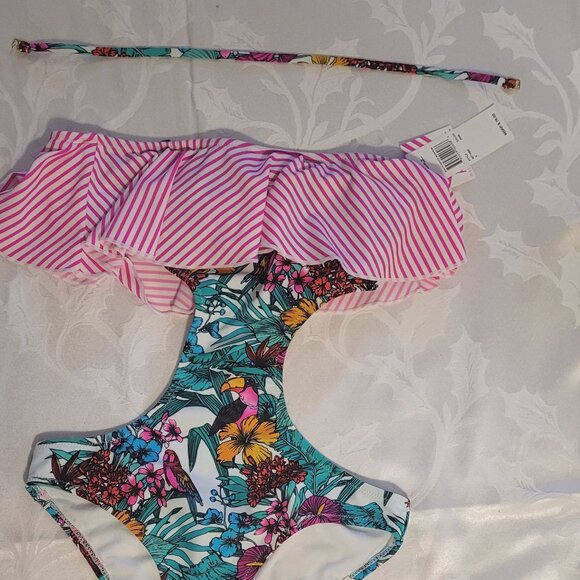 ✨NWT✨ Gorgeous Raisins Cut-Away Swimsuit - Picture 3 of 6